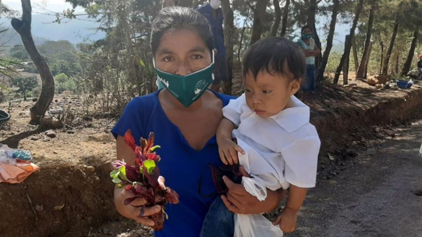 Foto de actividades sanitarias, formativas y de protesta social en Guatemala