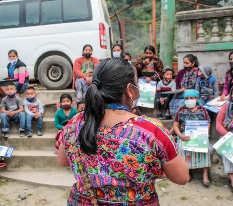 Foto de actividades sanitarias, formativas y de protesta social en Guatemala