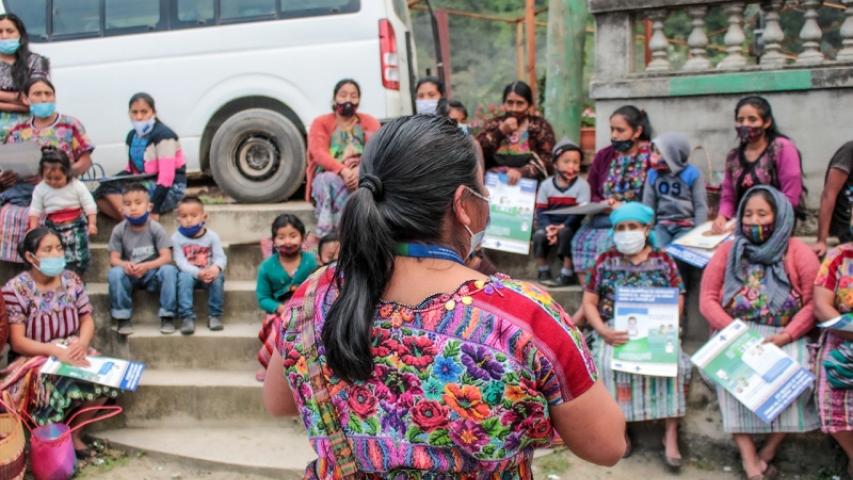 Foto de actividades sanitarias, formativas y de protesta social en Guatemala