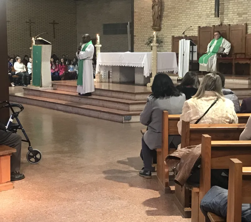 Satísimo Sacramento. Homilía del sacerdote Philippe Muhindo del Congo