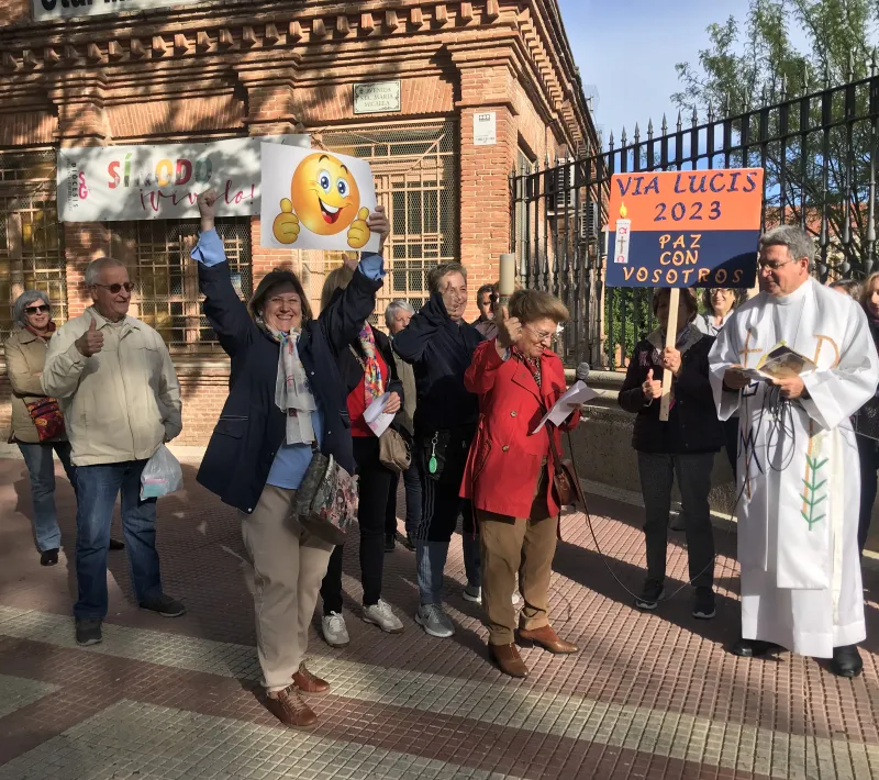 Salida del Vía Lucis desde Adoratrices