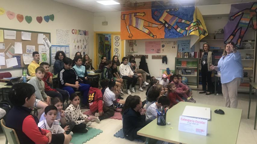 Visita colegio Cogolludo. Pilar Simón de Manos Unidas