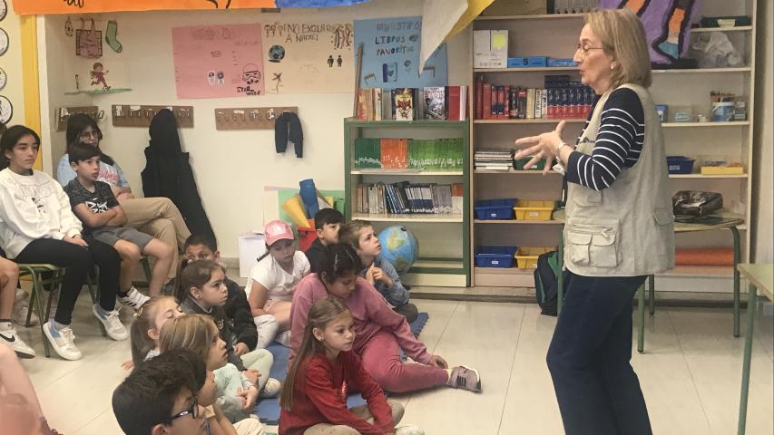 Visita colegio Cogolludo. Elena Garvía de Manos Unidas