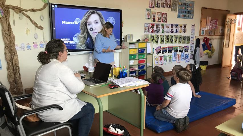 Visita colegio Carrascosa. Pilar Simón de Manos Unidas