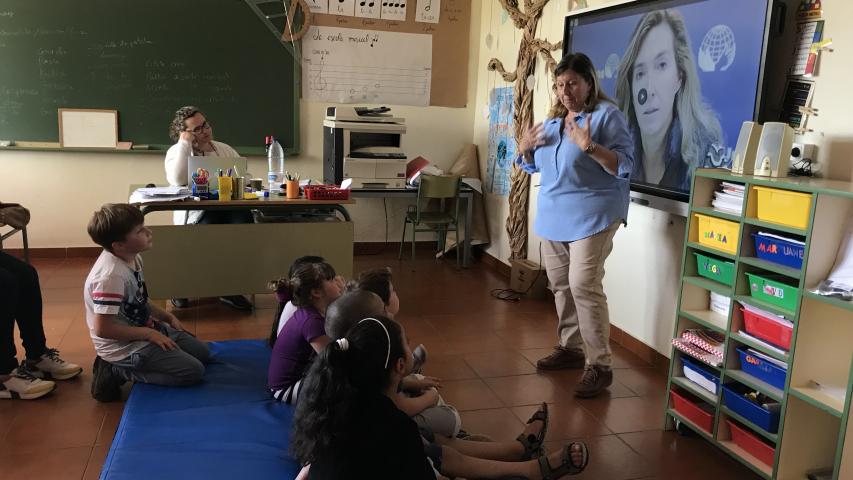 Visita colegio Carrascosa. Pilar Simón de Manos Unidas