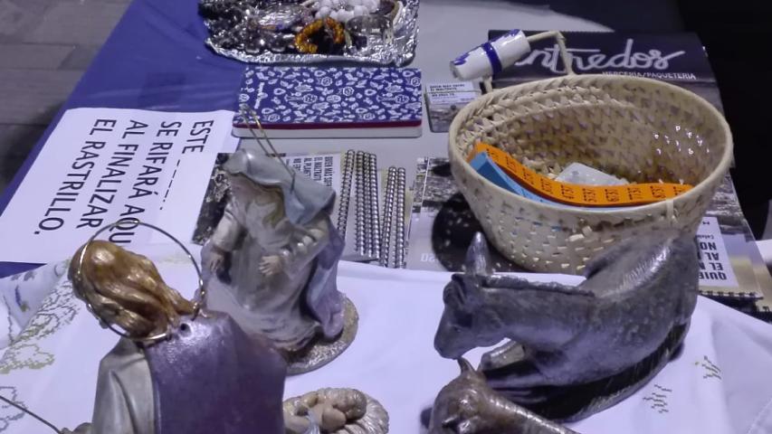 Mesa en el "Mercadillo solidario de ONGs" de Almazora