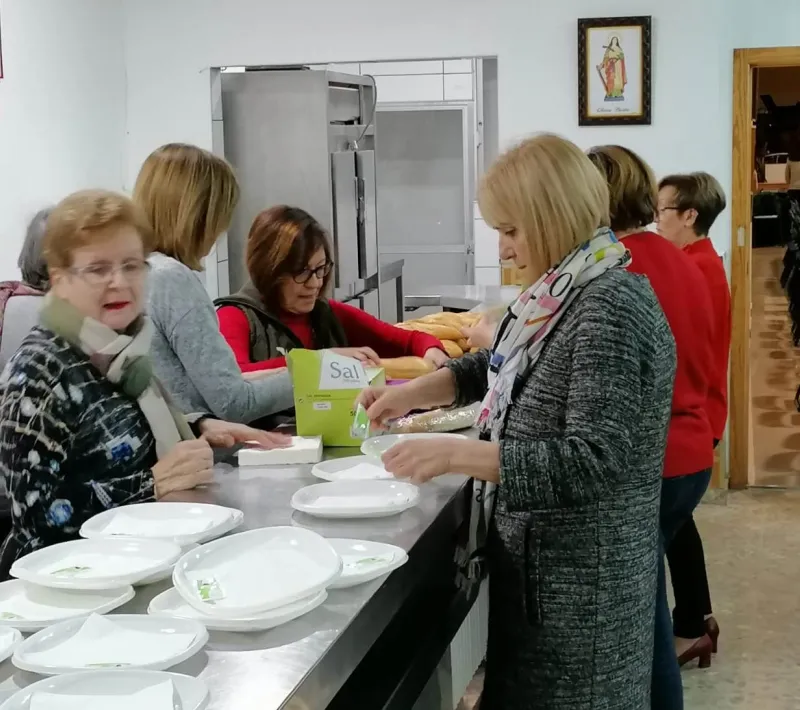 Las organizadoras han trabajado con gran ilusión para la celebración de esta primera cena del hambre.