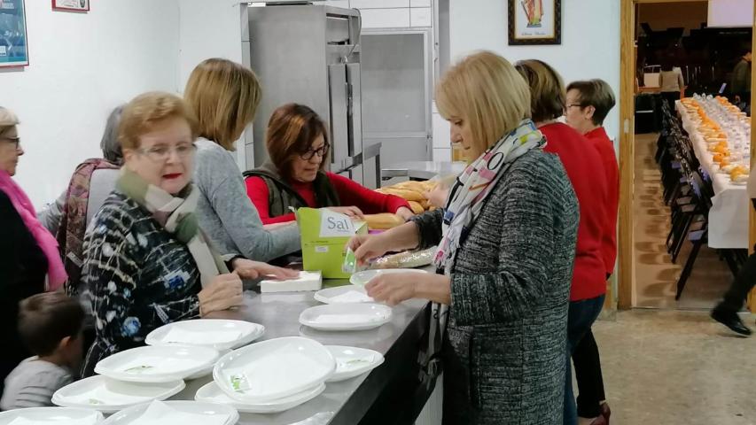 Las organizadoras han trabajado con gran ilusión para la celebración de esta primera cena del hambre.