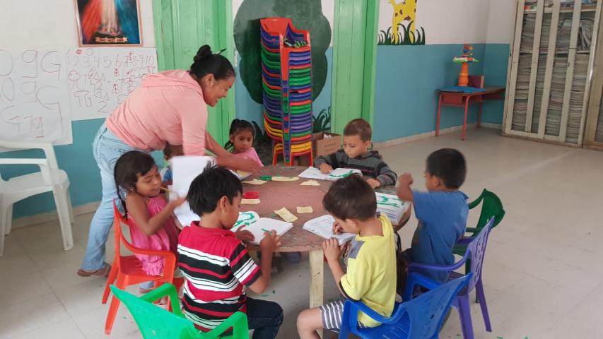 Acceso a la educación infantil inclusiva de niñas y niños en extrema pobreza de la periferia urbana de Tegucigalpa y de zonas rurales indígenas (Honduras).
