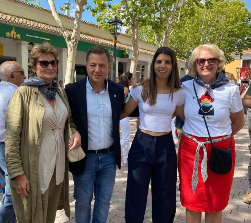 Con el alcalde Manuel Serrano, y Alba Redondo, campeona del mundo de fútbol