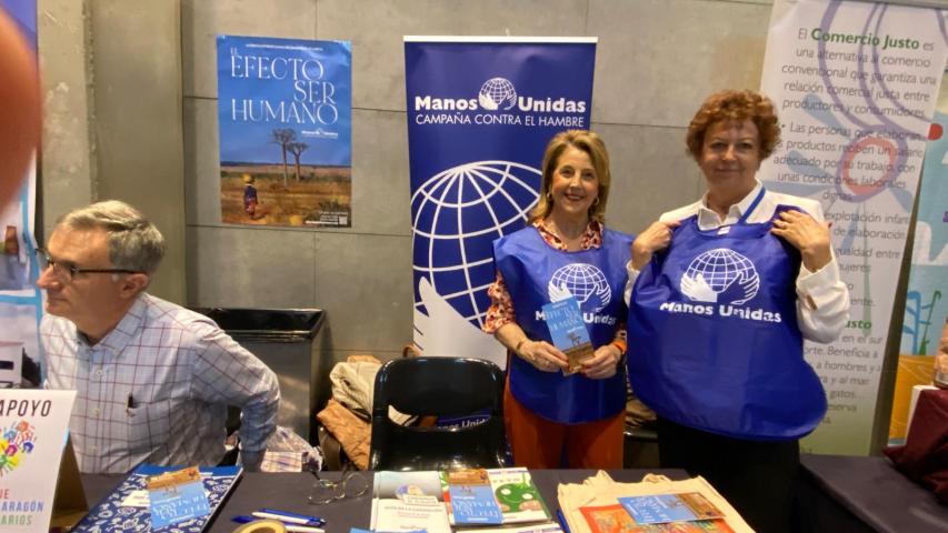 Nuestro stand en la Feria estuvo atendido por los voluntarios de Manos Unidas