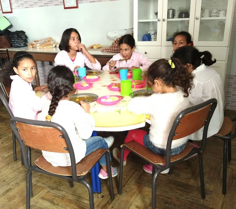 Su comportamiento en la mesa es muy bueno. ¡Y vacían los platos!