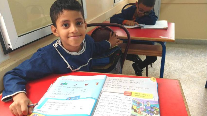 Los niños asisten a clases de repaso mientras sus madres reciben formación.