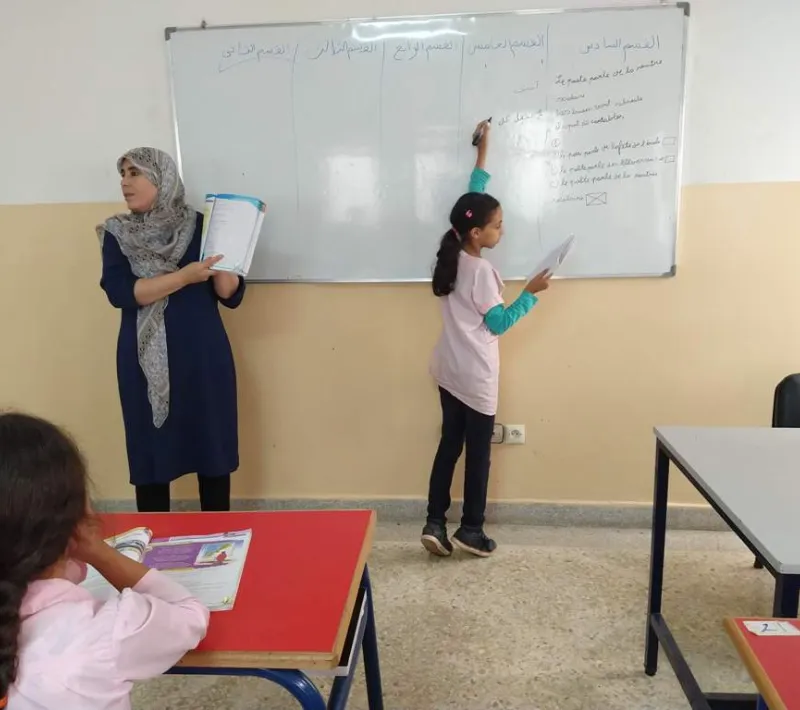 Niños y niñas comparten aulas en el Centro Baraka.