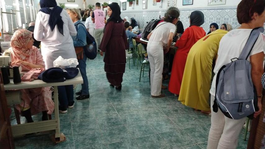 Taller de costura y confección para mujeres sin recursos.
