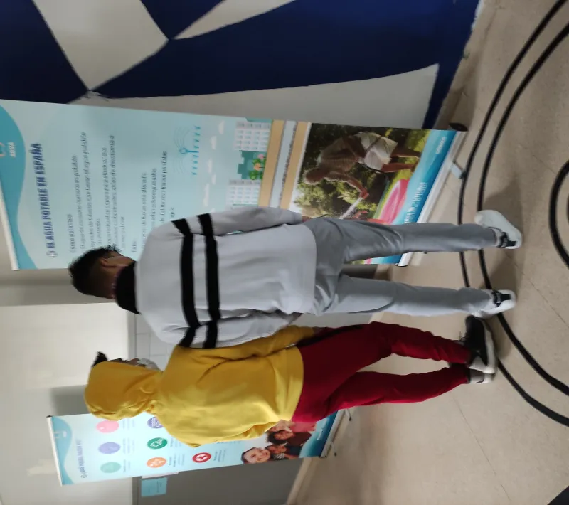 Exposición del agua de Manos Unidas en el IES Marqués de Villena de Marcilla