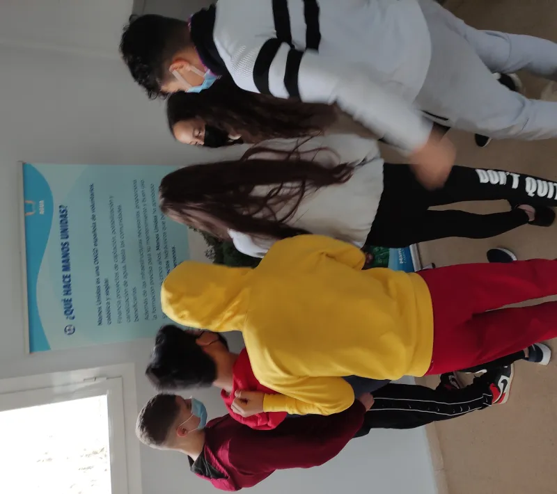 Exposición del agua de Manos Unidas en el IES Marqués de Villena de Marcilla