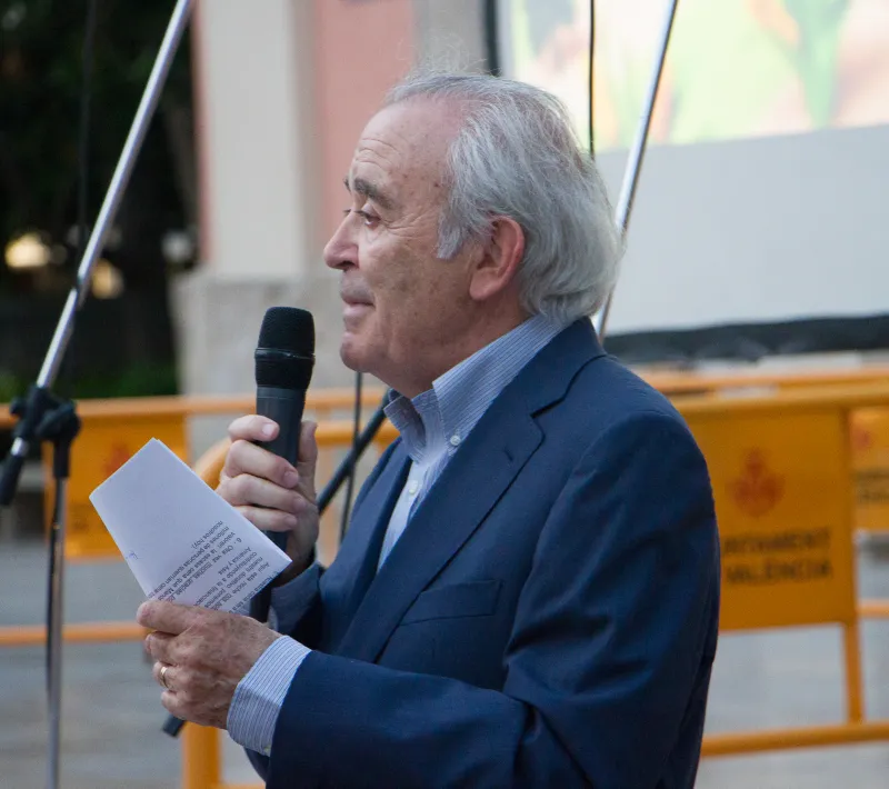 Eladio Seco, delegado de Manos Unidas Valencia se dirige a los asistentes.