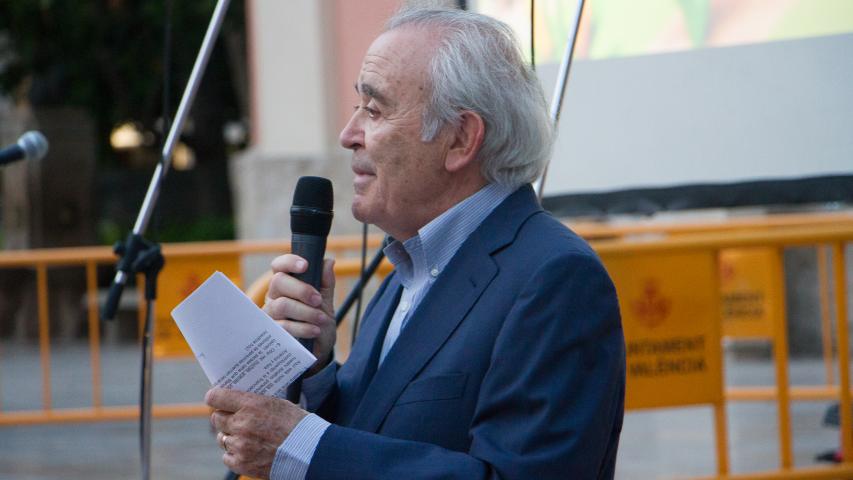 Eladio Seco, delegado de Manos Unidas Valencia se dirige a los asistentes.
