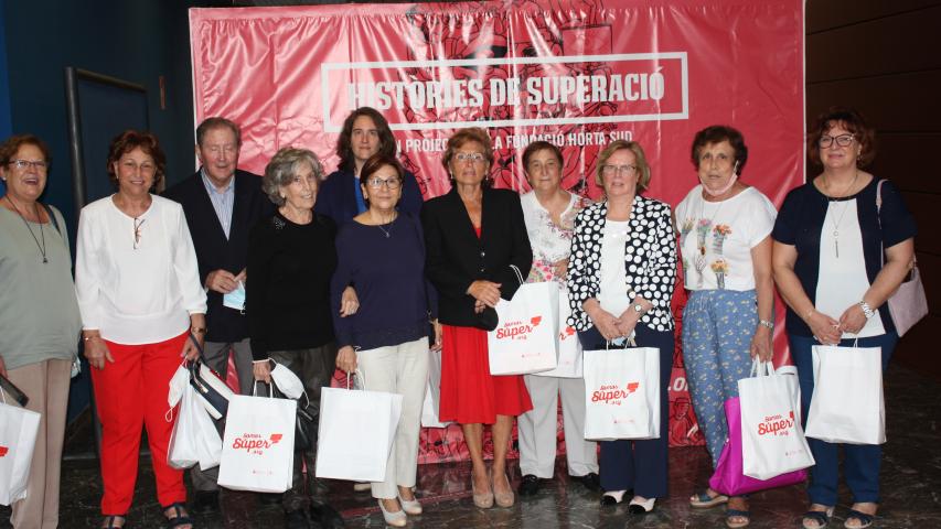 La comarcal de Manos Unidas de Valencia en Paiporta ha recibido un galardón del Ayuntamiento por su trabajo en favor de los necesitados.