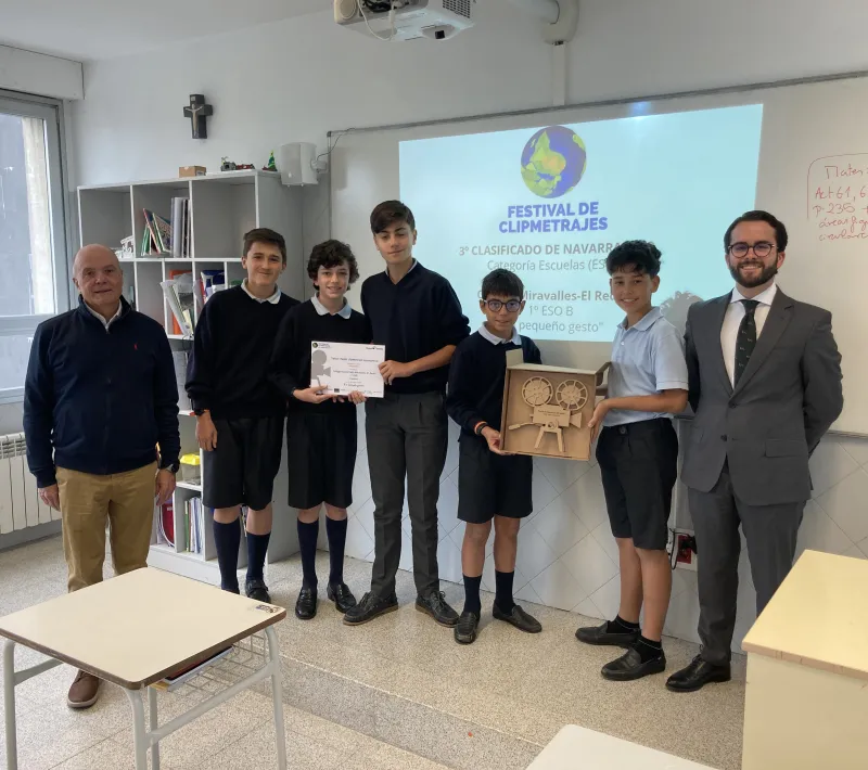 Entrega del tercer premio de Clipmetrajes en el Colegio Miravalles - El Redín de Pamplona