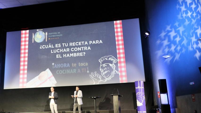 Final Escuelas festival de Clipmetrajes. Presentadores de la gala: Foto:Marta Carreño