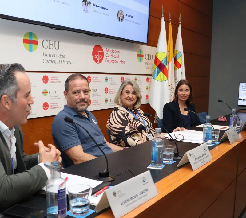 Álvaro Cabrera, de Manos Unidas; Melquiades Lozano, de Asociación con Valores; Ana Ruiz, delegada de Manos Unidas Valencia y Majo Gimeno, de Mamás en Acción.