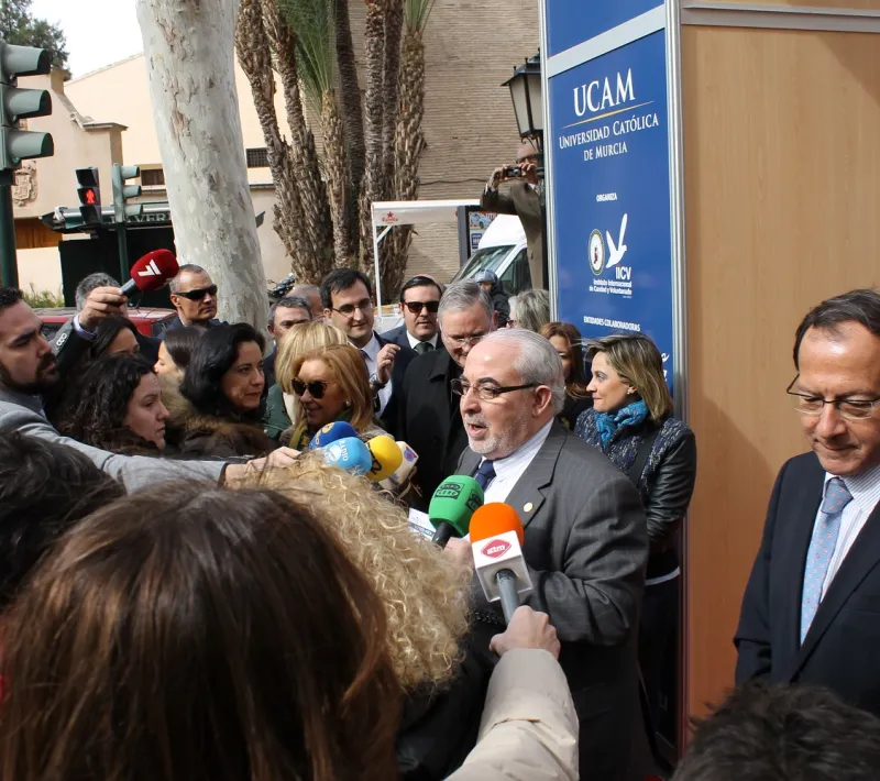 inauguracion muestra voluntariado ucam manos unidas murcia 11
