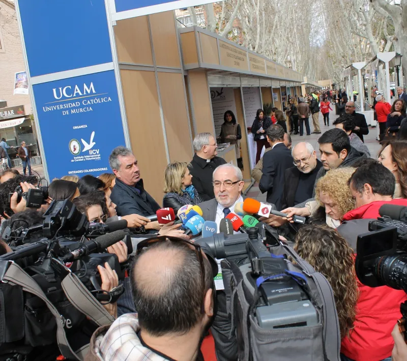 inauguracion muestra voluntariado ucam manos unidas murcia 13 0
