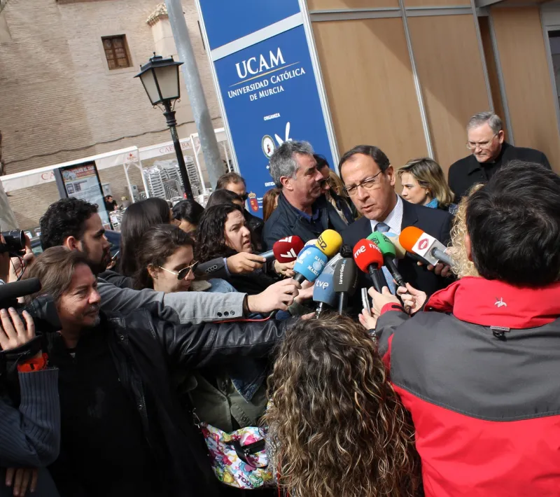 inauguracion muestra voluntariado ucam manos unidas murcia 14 0