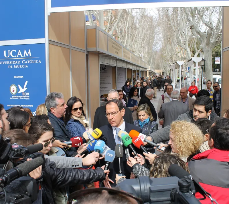 inauguracion muestra voluntariado ucam manos unidas murcia 15