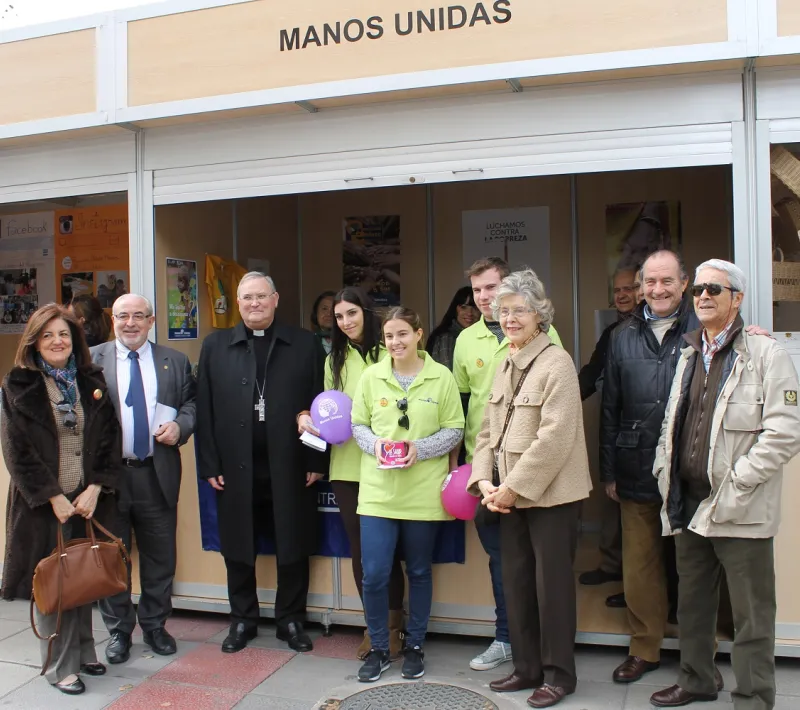 inauguracion muestra voluntariado ucam manos unidas murcia 49