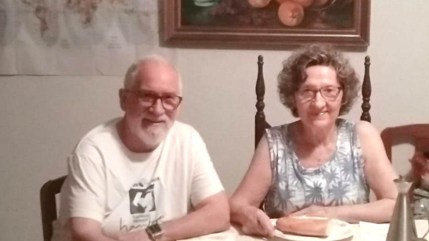 Cena del Hambre Virtual de Manos Unidas Valencia, voluntario de la delegación y familia.
