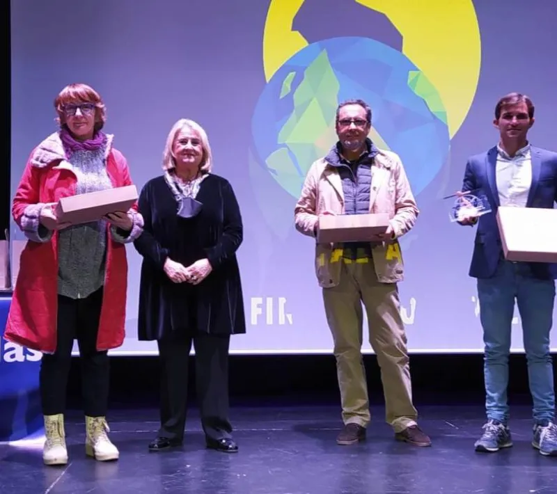 El jurado recibió unos recuerdos como agradecimiento por su colaboración desinteresada con Manos Unidas.