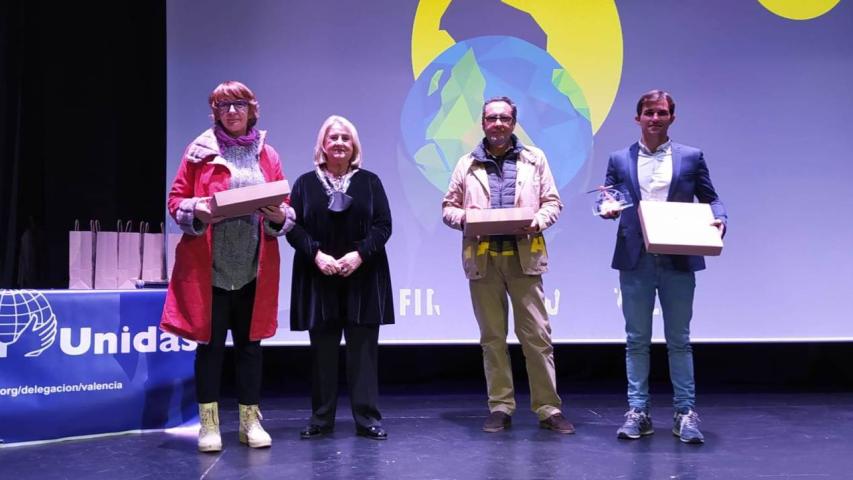 El jurado recibió unos recuerdos como agradecimiento por su colaboración desinteresada con Manos Unidas.