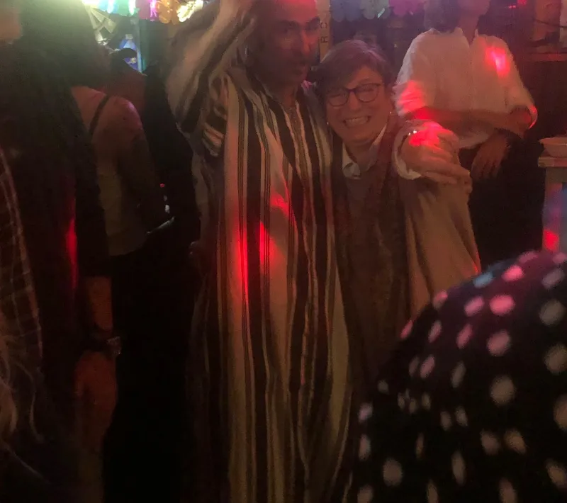 La delegada de Manos Unidas Madrid en el Karaoke  solidario de San Agustín de Guadalix