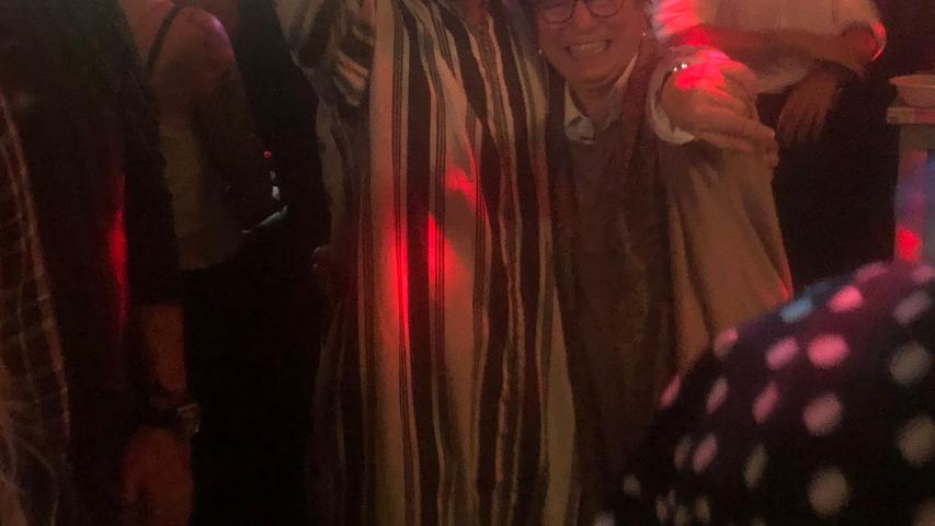 La delegada de Manos Unidas Madrid en el Karaoke  solidario de San Agustín de Guadalix