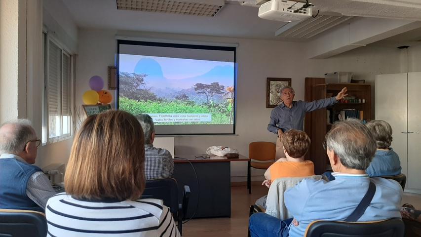 Charla de SSCC sobre un proyecto de Manos Unidas en Camerún