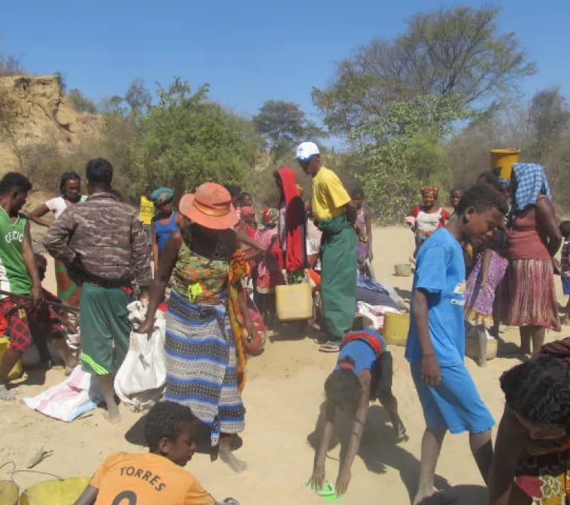 le chantier a cree de travail pour la population sutrout les femmes
