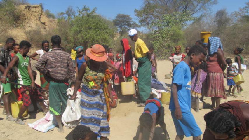 le chantier a cree de travail pour la population sutrout les femmes
