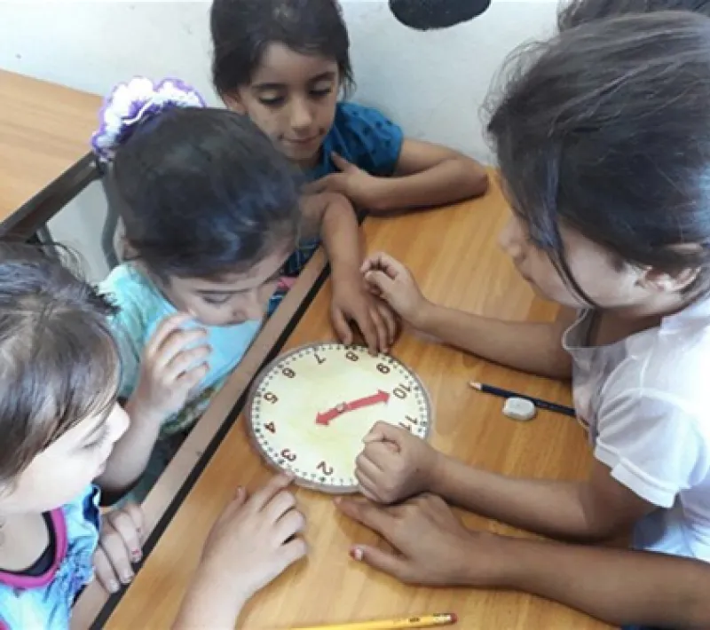 Educación para niños y jóvenes refugiados sirios. Manos Unidas Valencia