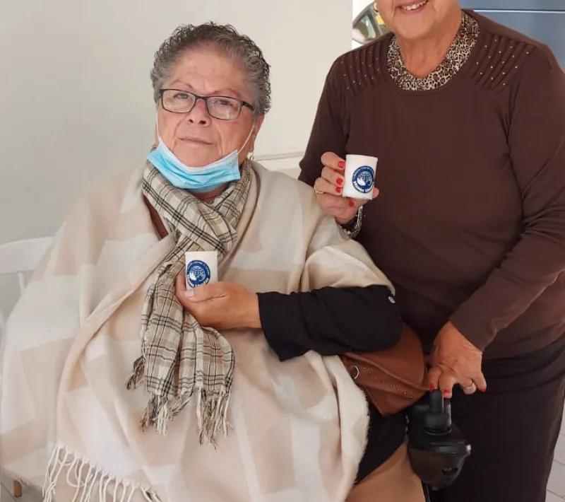 loly simpatizante y coloboradora de mmuu y marily voluntaria de mmuu