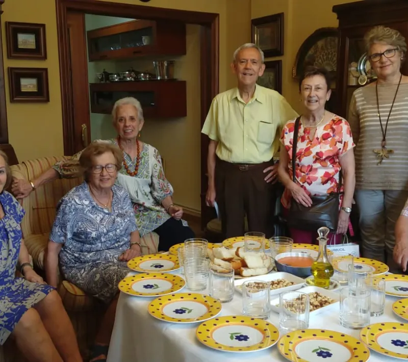 Cena del Hambre Virtual de Manos Unidas Valencia, grupo de voluntarios de la delegación.