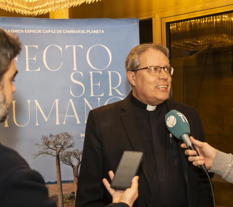 luis emilio entrevistandolo