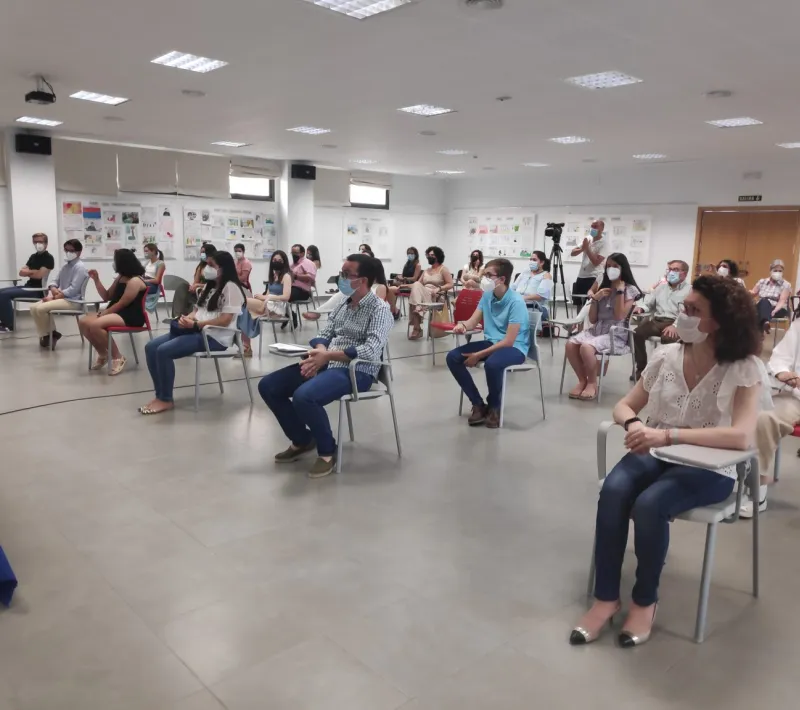 manos public 1536x1152