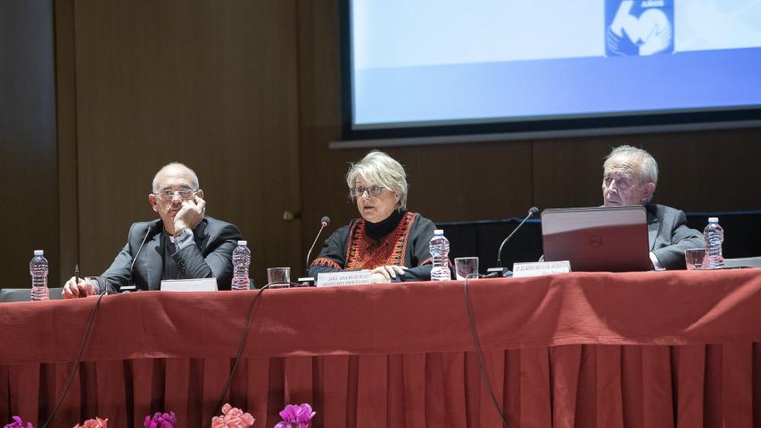 El Obispo Auxiliar de Valencia, monseñor Arturo Ros; Ana Ruiz, presidenta delegada de Manos Unidas Valencia y Eladio Seco de Herrera, vicedelegado. Foto Víctor Gutiérrez.