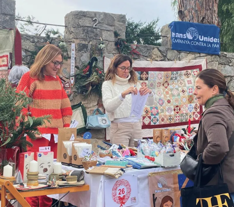 Gran afluencia de público en los mercadillos de Navidad | Parada en Pedralbes
