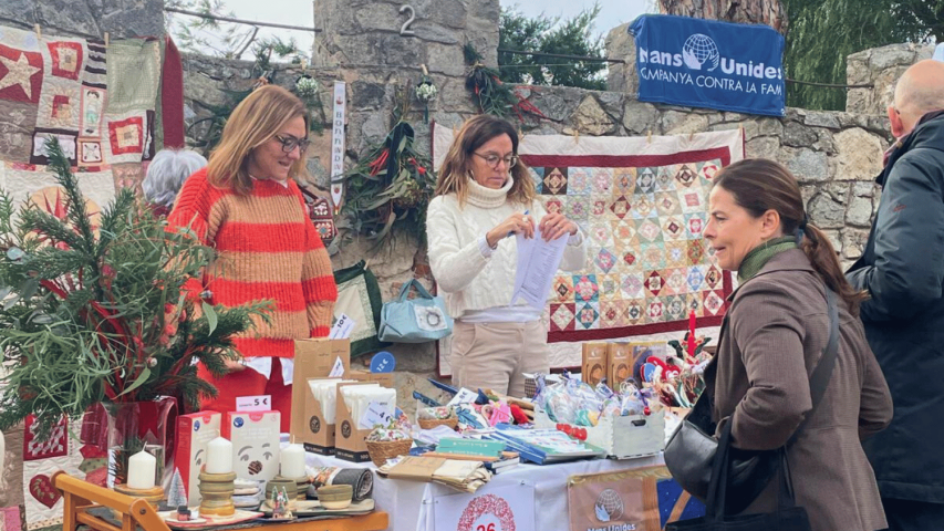 Gran afluencia de público en los mercadillos de Navidad | Parada en Pedralbes