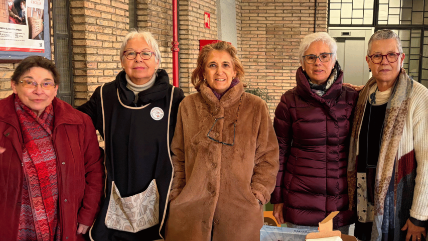 Gran afluencia de público en los mercadillos de Navidad | Parada en Santa Cecilia