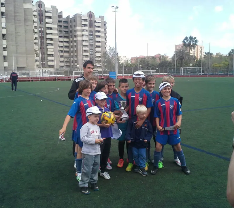 manos unidas torre 3